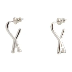 Boucles d'oreilles en métal argenté - Portées avec deux oreilles