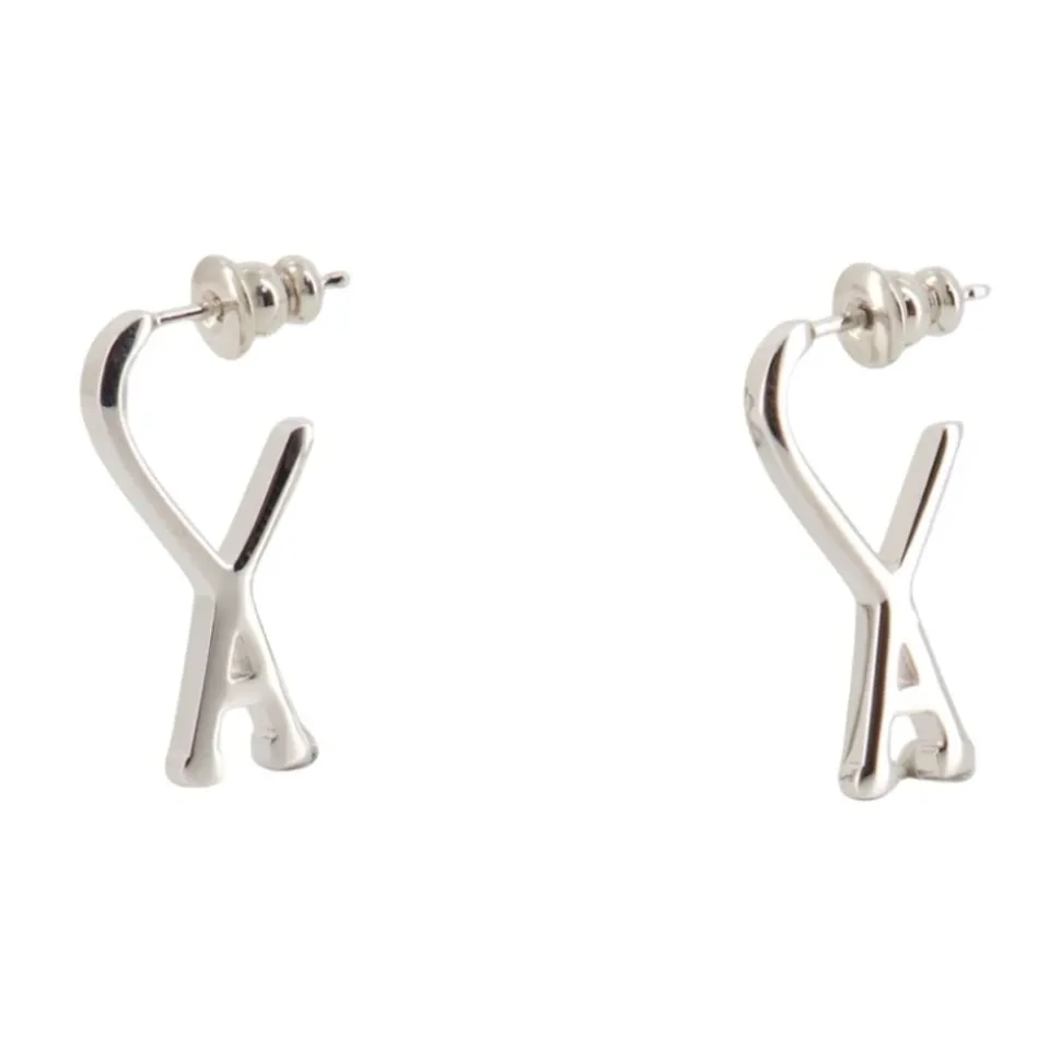 Boucles d'oreilles en métal argenté - Portées avec deux oreilles