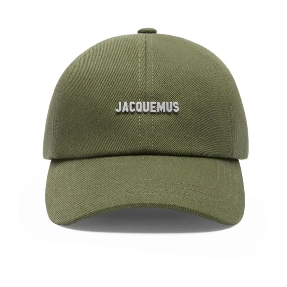 Chapeau Vert avec Logo-Plaque et Visière Courbée