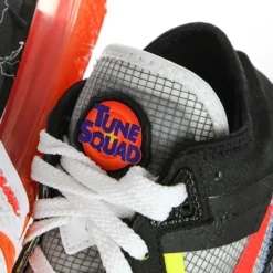 Chaussure de basket Lebron XVIII Low