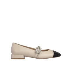 Chaussure plate avec embout en strass