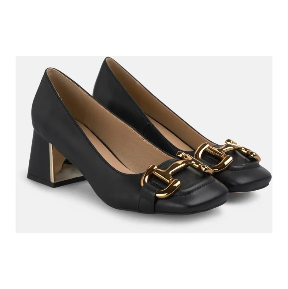 Chaussure à talon avec étrier en métal
