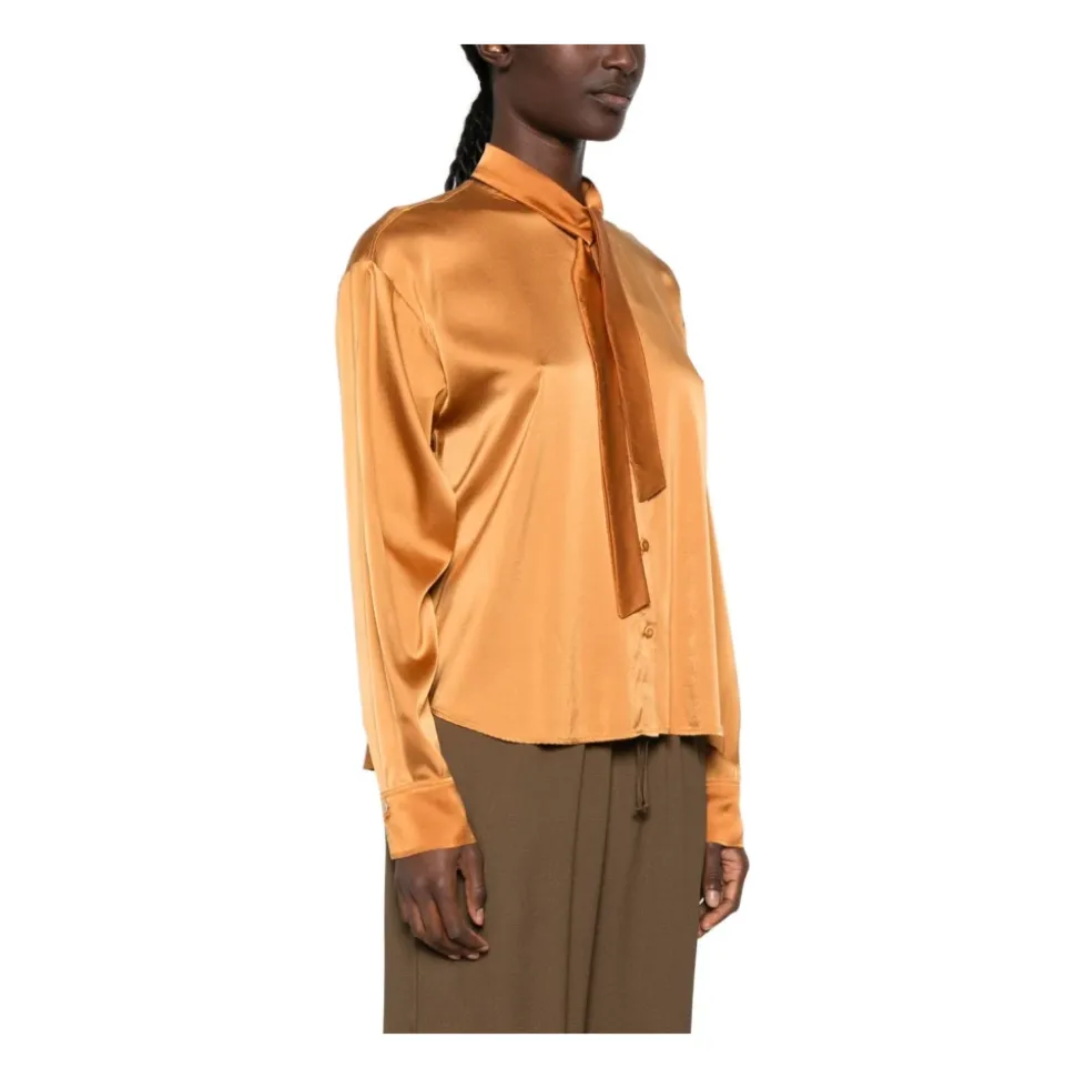 Chemise boutonnée devant finition satinée