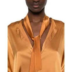 Chemise boutonnée devant finition satinée