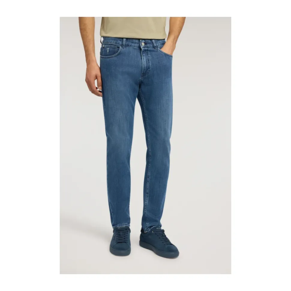 370 Close Slim-fit Jeans