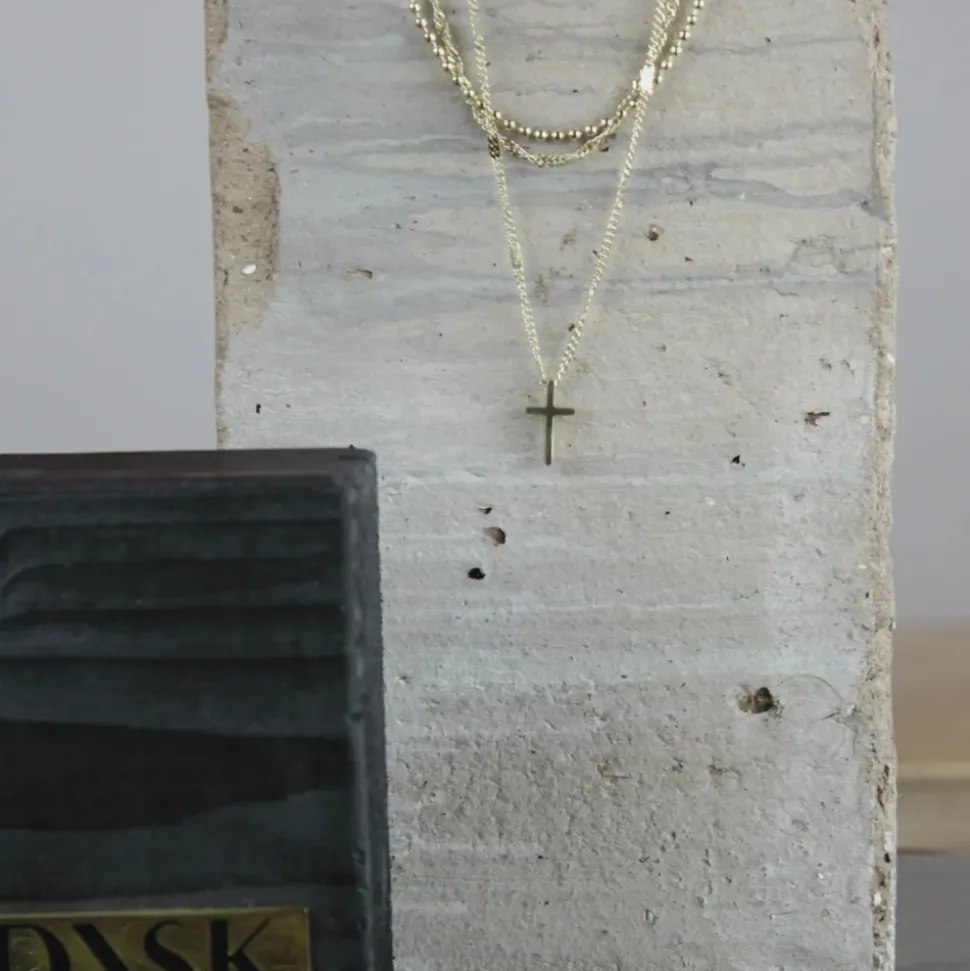Collier Croix Or Imperméable Design Tendance