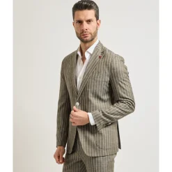 Costume élégant à simple boutonnage