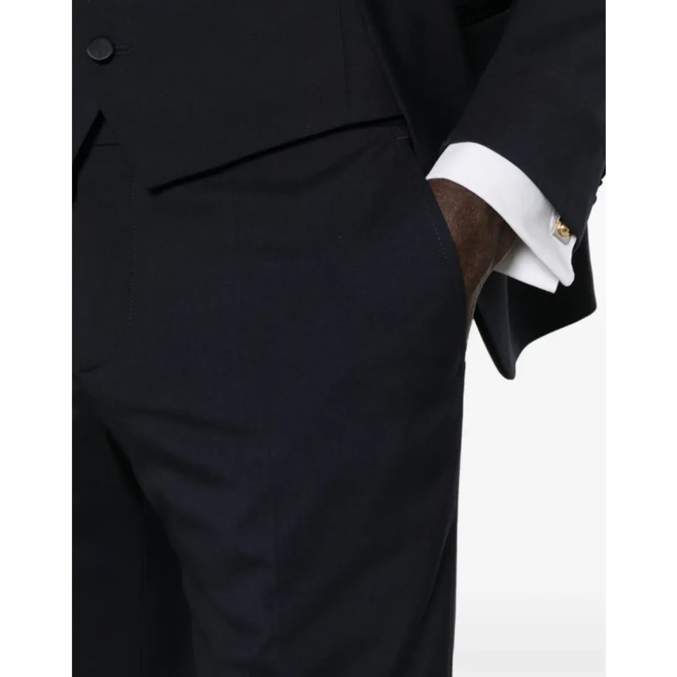 Costume à un bouton
