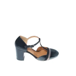 Escarpin noir en cuir avec détails bronze