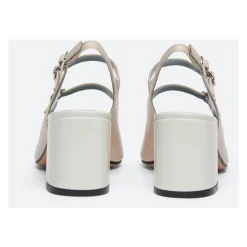 Élégantes sandales en cuir verni avec boucles