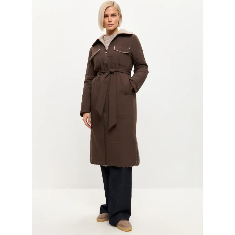 Long manteau ceinturé avec col en peau lainée
