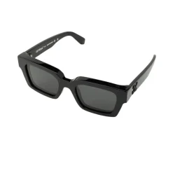 Lunettes de soleil noires Modèle Virgirl 1307