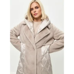 Manteau matelassé en fausse fourrure perle avec ceinture