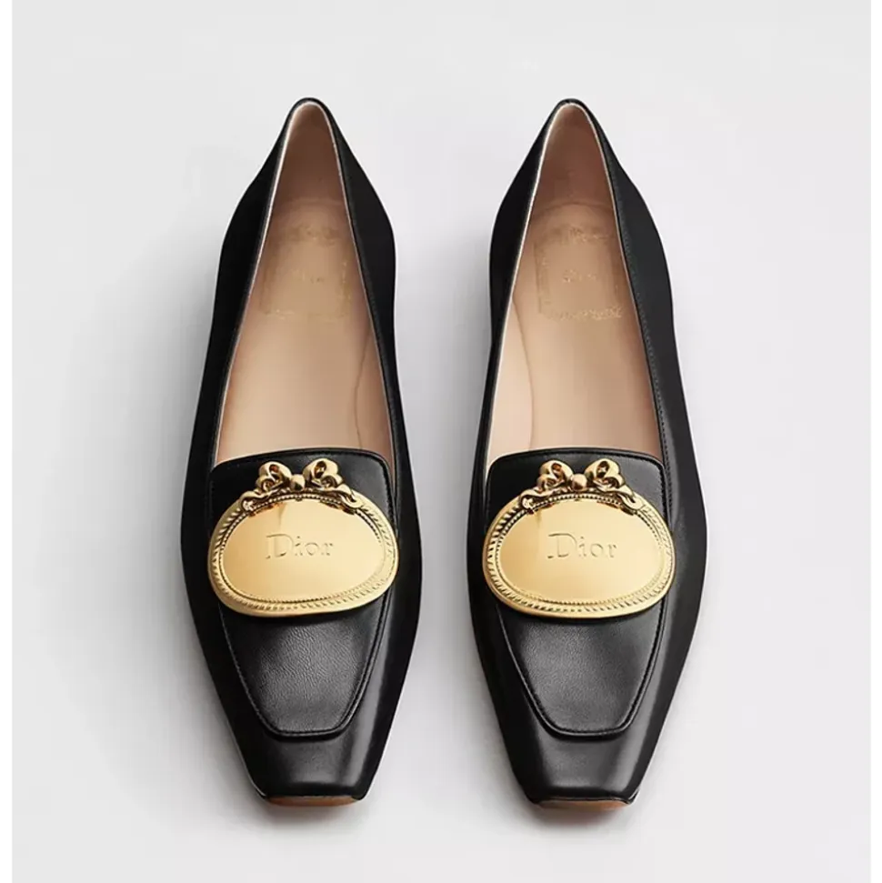 Medaillon Buckle Loafer