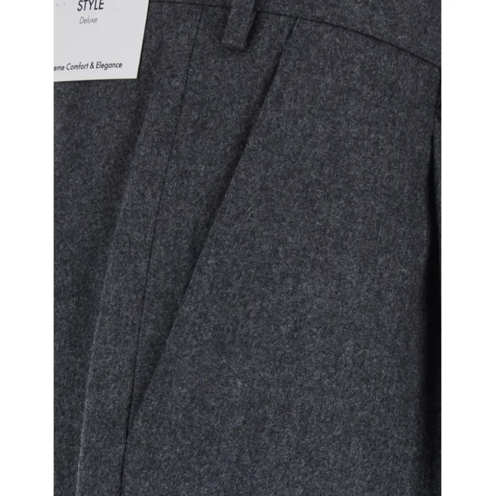 Pantalon de costume en laine plissée