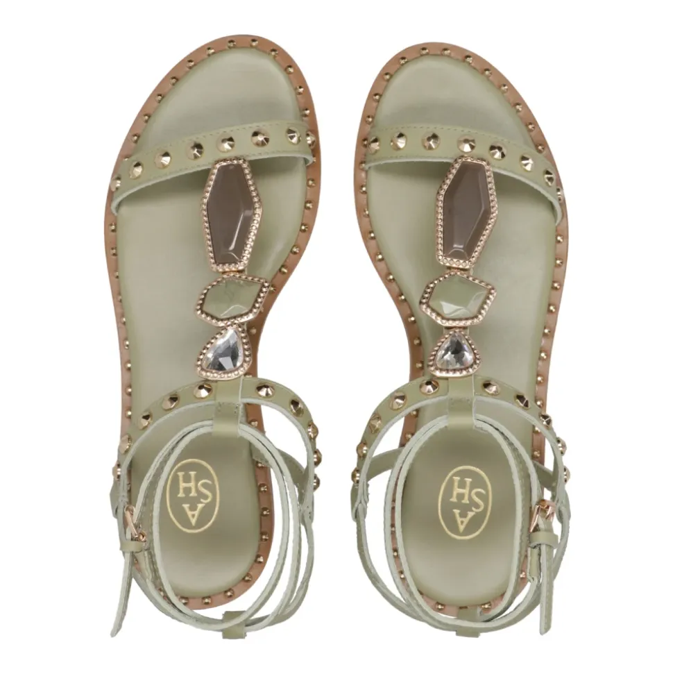 Sandales en cuir clouté