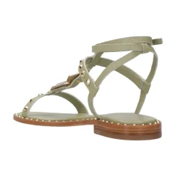 Sandales en cuir clouté