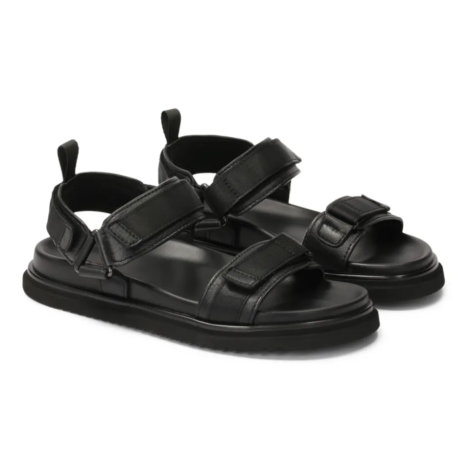 Sandales noires en cuir avec des sangles en velcro