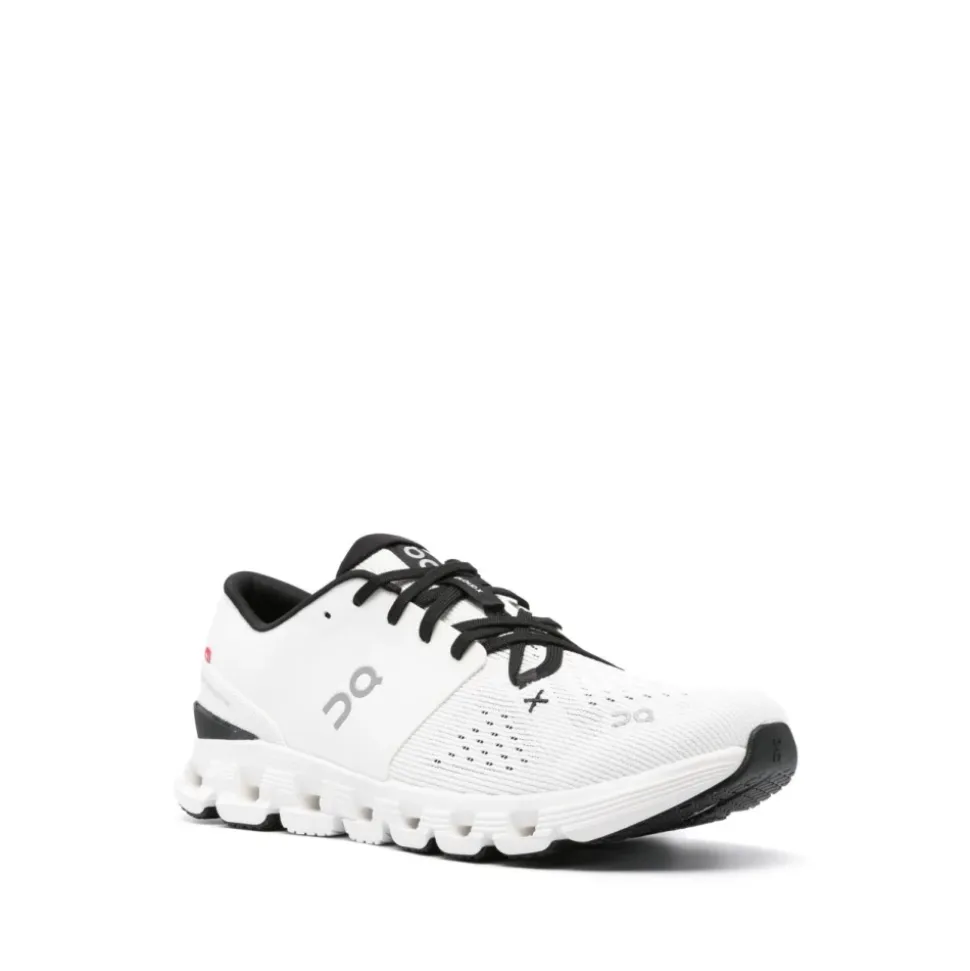 Sneakers Blanches en Tricot avec Détails Réfléchissants