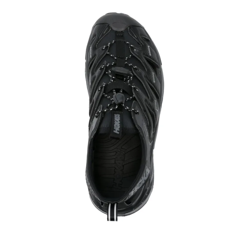 Sneakers noires légères avec design découpé