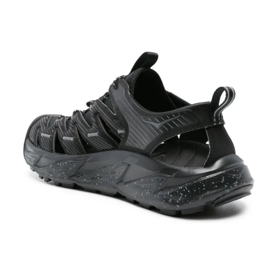 Sneakers noires légères avec design découpé