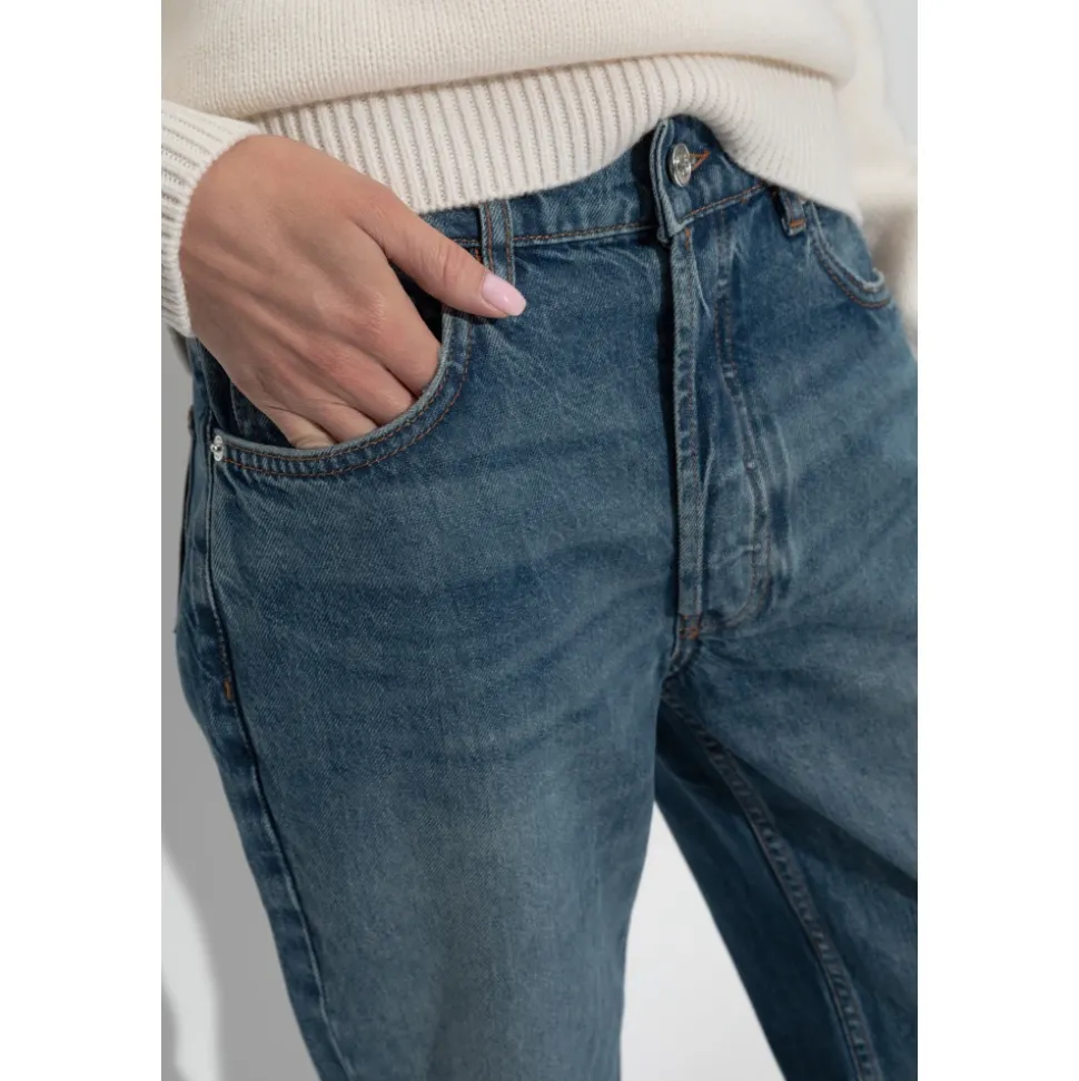 Straight Jeans