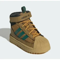 Superstar Winter Trek