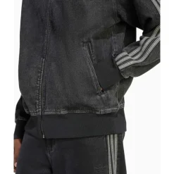 Sweatshirts & Hoodies
