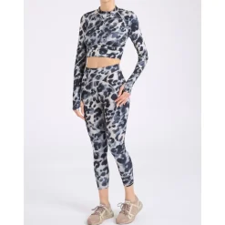 Training Longsleeve Crop Printed Top