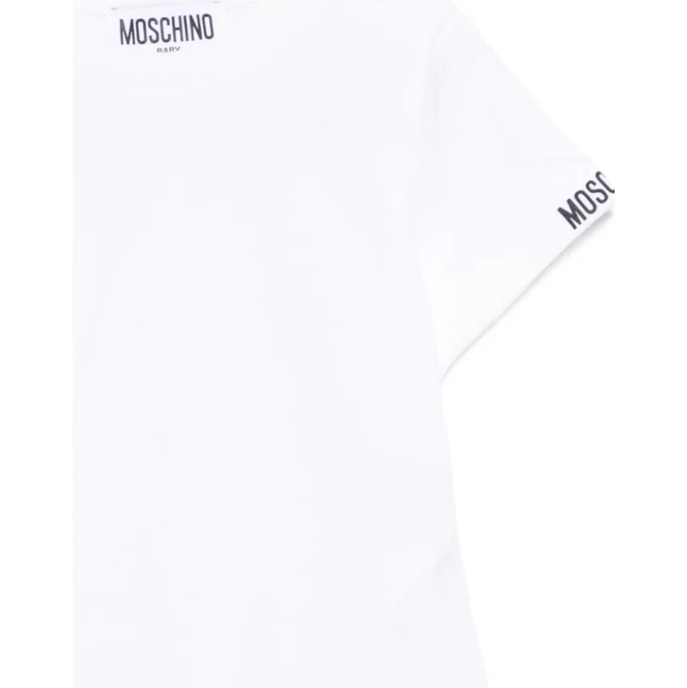 T-shirt en coton et salopette en chambray