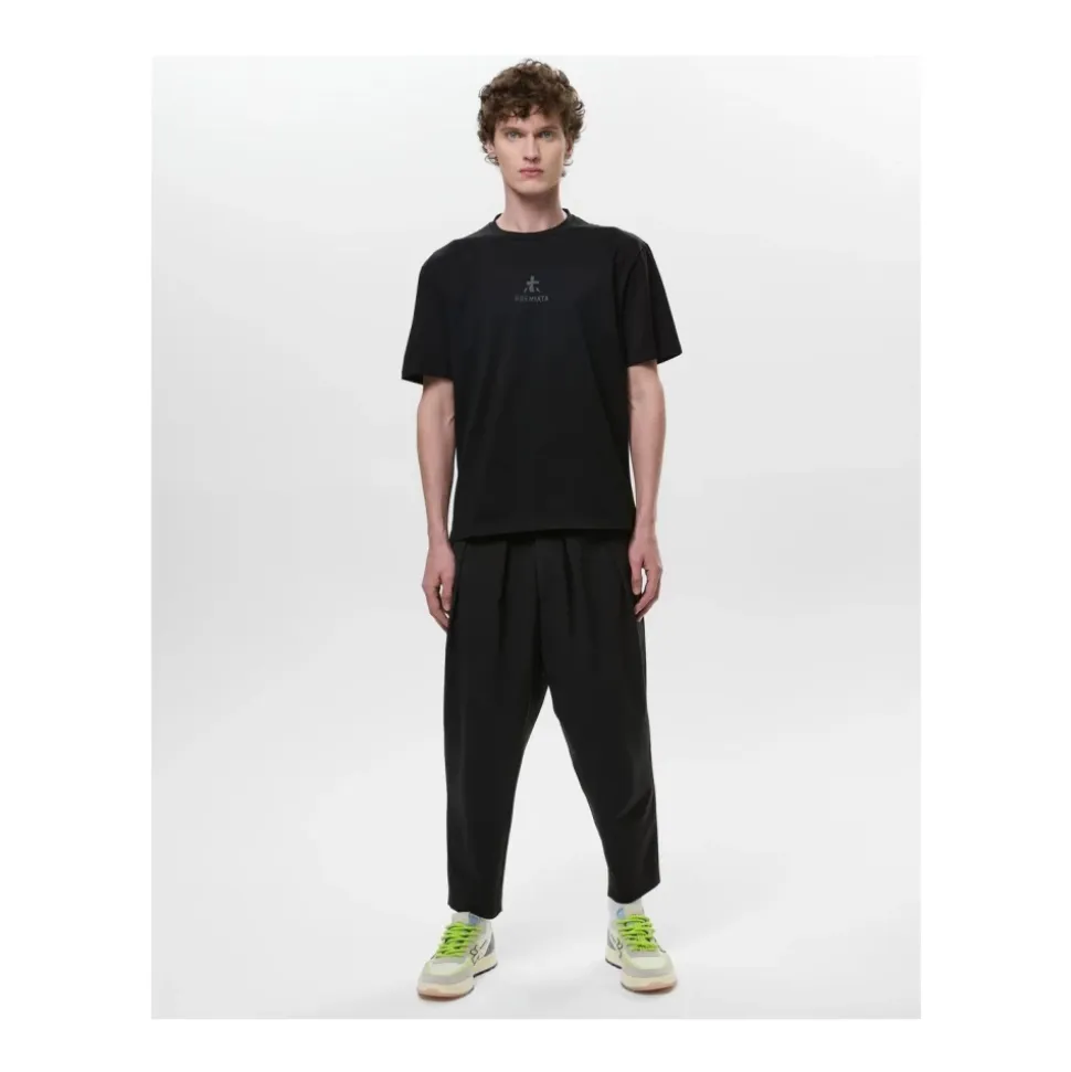 T-shirt noir avec logo central
