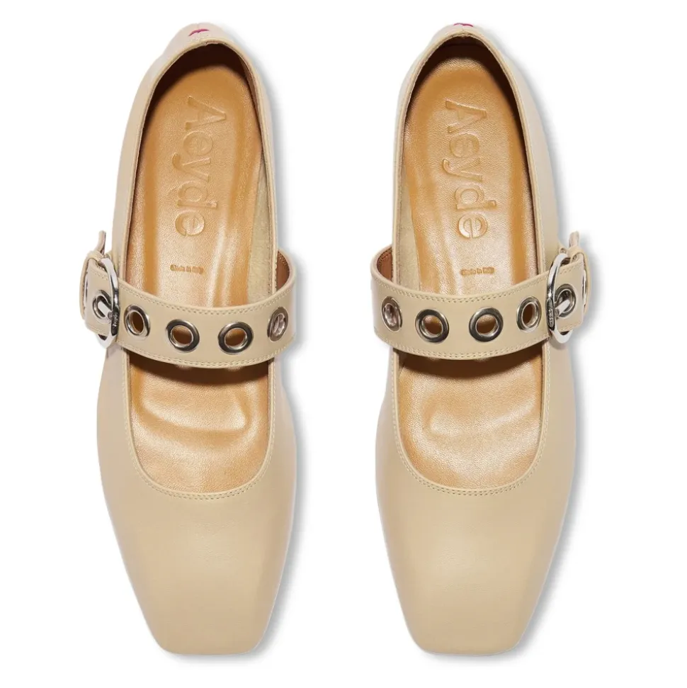UMA Eyelet Nappa