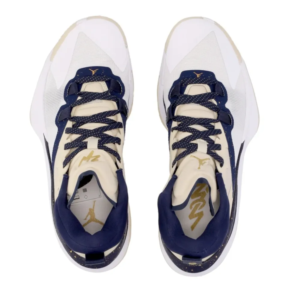 Zion 1 Basketball Shoe